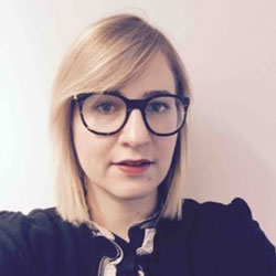 Dr Stona, Anne-Claire